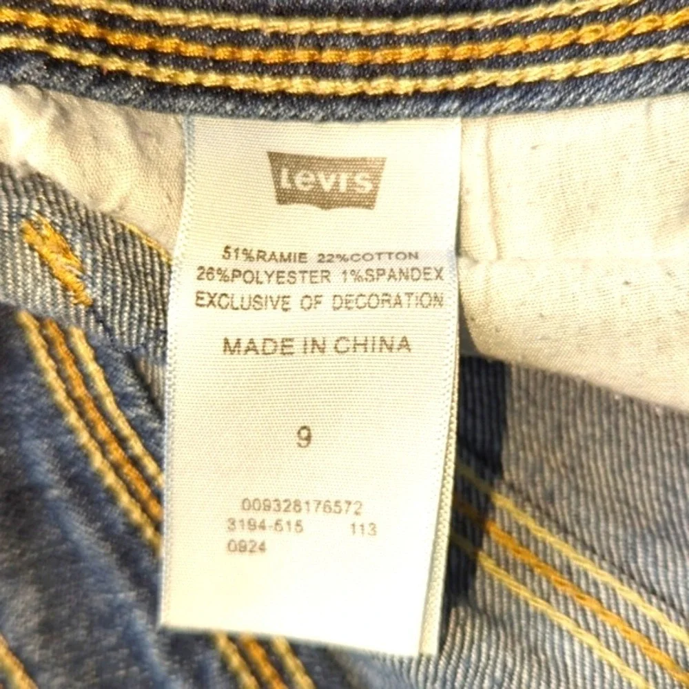 Levi's‎ Midi Y2K Jean Shorts Juniors Distressed Denim Medium Wash Women's Size 9
